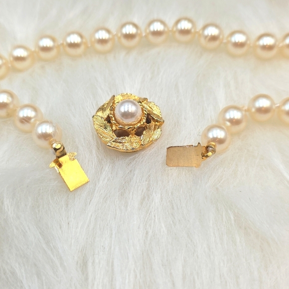 Vintage Cream Faux Pearl Necklace with Double Slide Clasp & Gold Tone Pendant - Picture 6 of 9